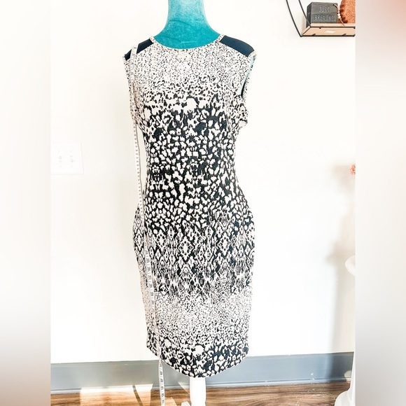 Stunning Carmen Marc Valvo Dress: Eye-Catching Patterns, Size S – Stand Out! - Picture 9 of 12